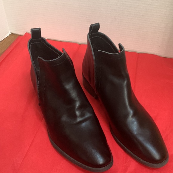 Dolce Vita Shoes - Dolce Vita black leather ankle boots w 2” stacked leather heel sz11